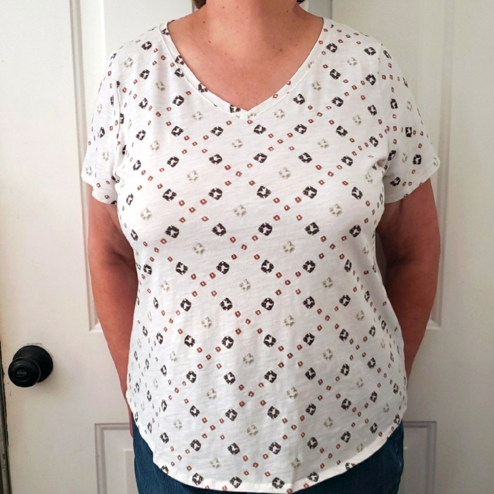Sonoma White  Geometric V Neck Short Sleeve Tee